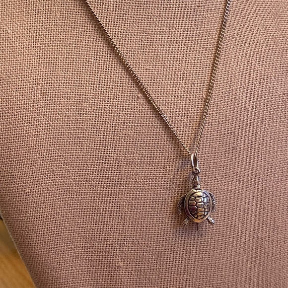 Adorable turtle or tortoise 925 Sterling silver pendant - Picture 3 of 9
